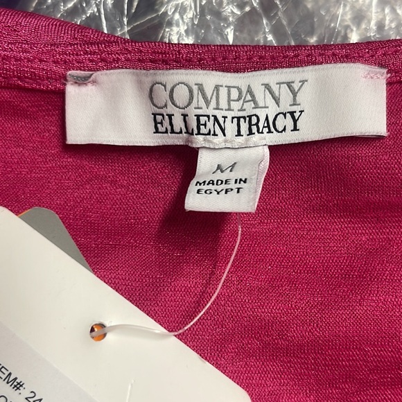 - Woman’s Ellen Tracy long sleeve top. Size is M. - Picture 11 of 11